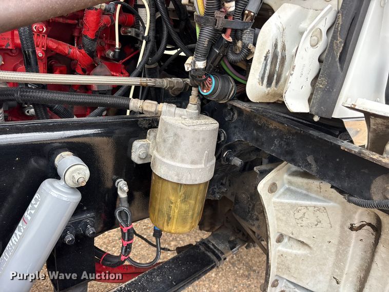 image for item ES8605 2014 Peterbilt 367 semi truck