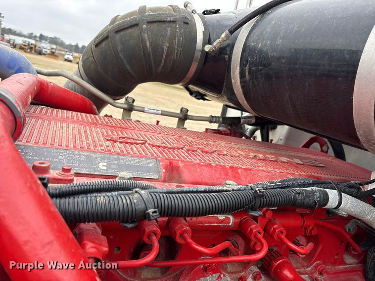 image for item ES8605 2014 Peterbilt 367 semi truck