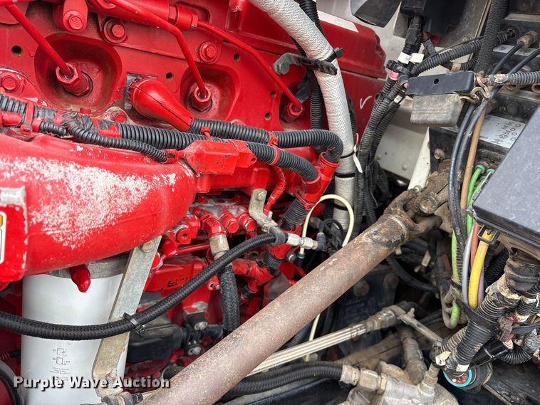 image for item ES8605 2014 Peterbilt 367 semi truck