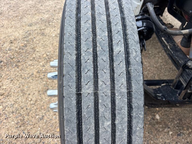 image for item ES8605 2014 Peterbilt 367 semi truck