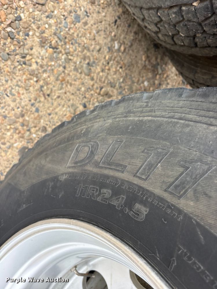 image for item ES8605 2014 Peterbilt 367 semi truck