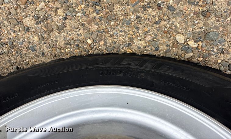 image for item ES8605 2014 Peterbilt 367 semi truck