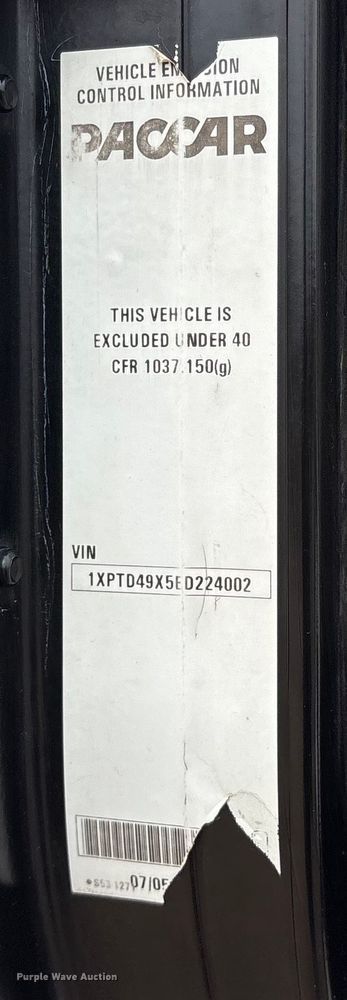 image for item ES8605 2014 Peterbilt 367 semi truck