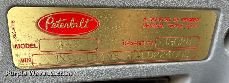 image for item ES8605 2014 Peterbilt 367 semi truck