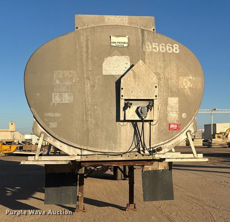 image for item ET1515 1976 Fruehauf tank trailer