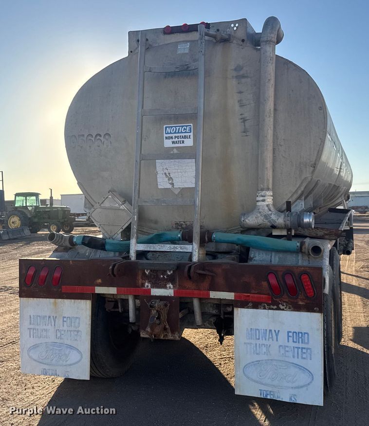 image for item ET1515 1976 Fruehauf tank trailer