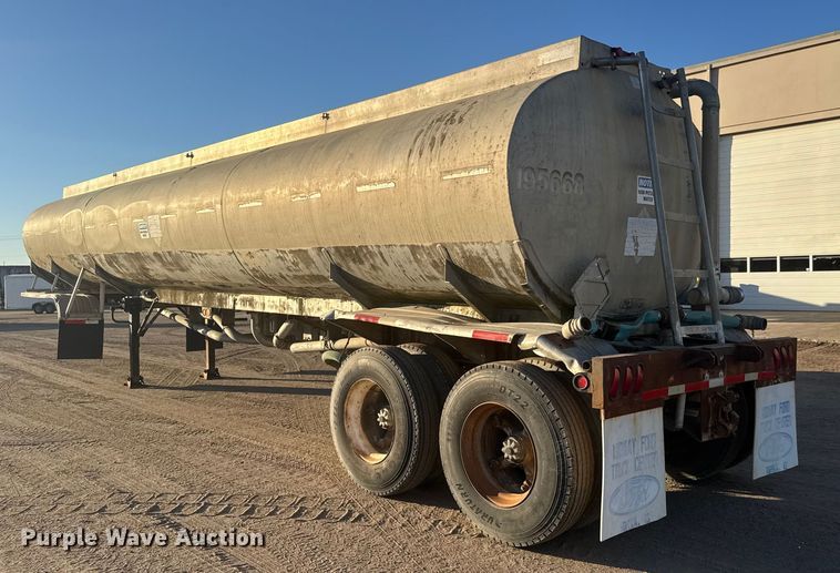 image for item ET1515 1976 Fruehauf tank trailer