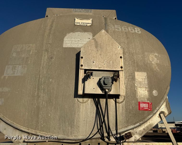 image for item ET1515 1976 Fruehauf tank trailer