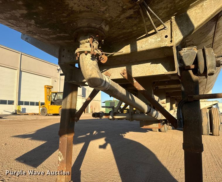 image for item ET1515 1976 Fruehauf tank trailer