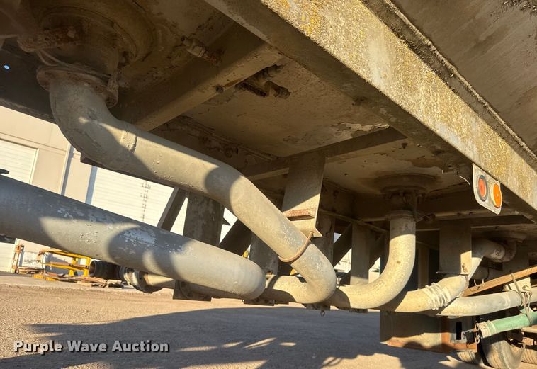 image for item ET1515 1976 Fruehauf tank trailer