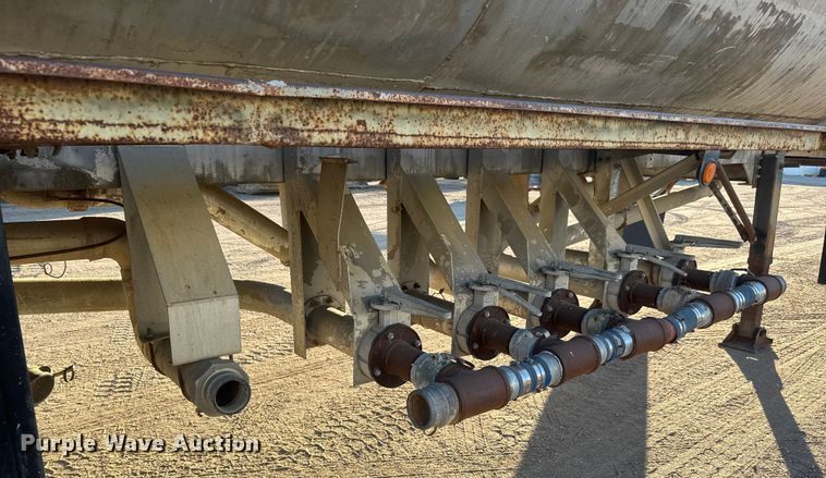 image for item ET1515 1976 Fruehauf tank trailer