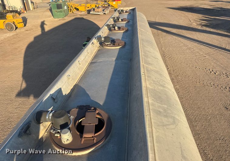 image for item ET1515 1976 Fruehauf tank trailer