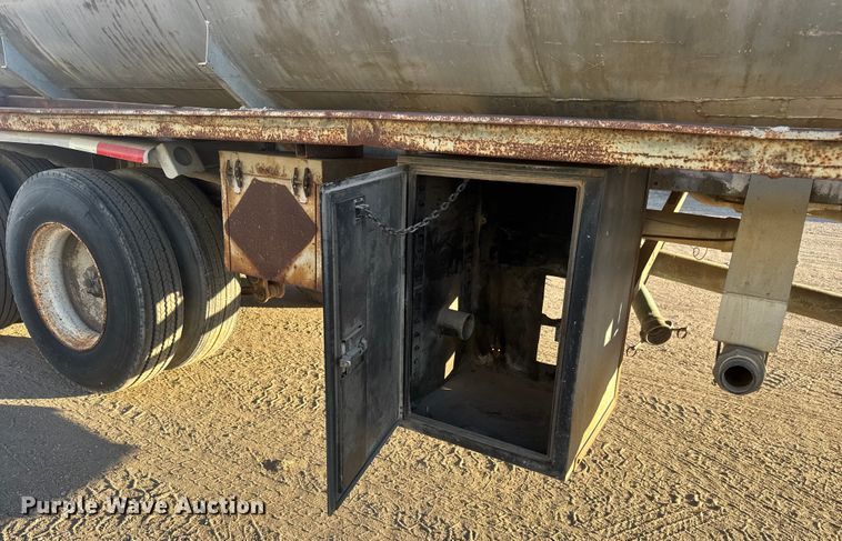 image for item ET1515 1976 Fruehauf tank trailer