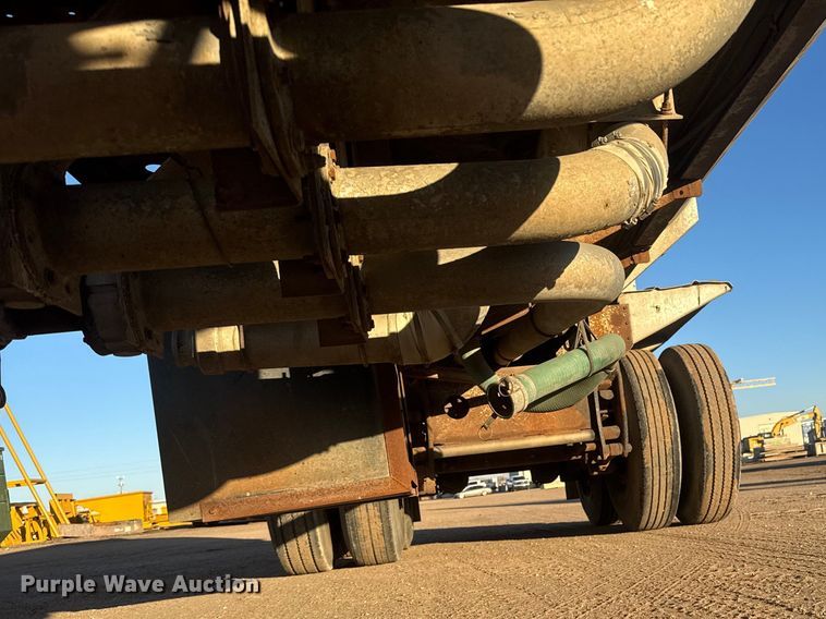 image for item ET1515 1976 Fruehauf tank trailer