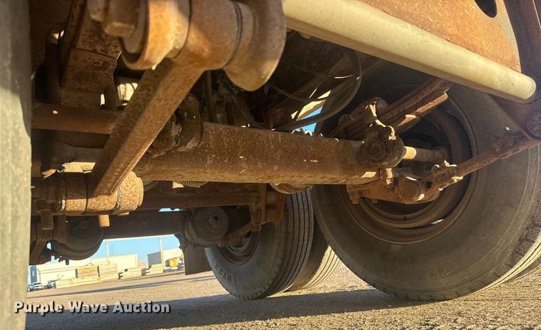 image for item ET1515 1976 Fruehauf tank trailer