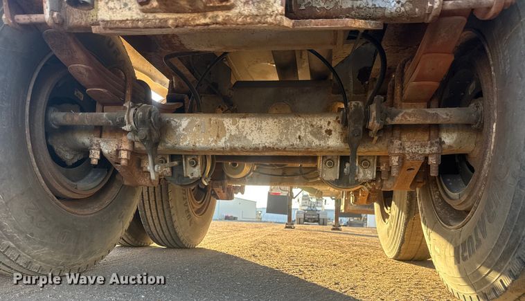 image for item ET1515 1976 Fruehauf tank trailer