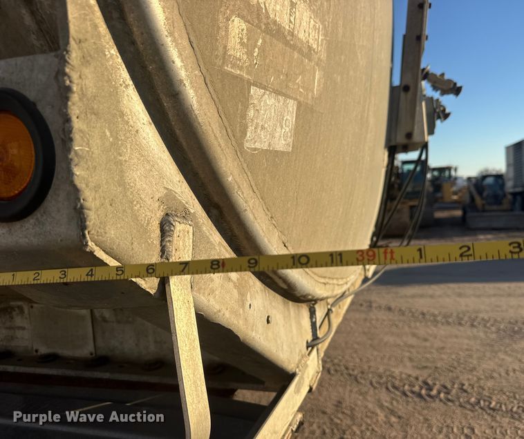 image for item ET1515 1976 Fruehauf tank trailer