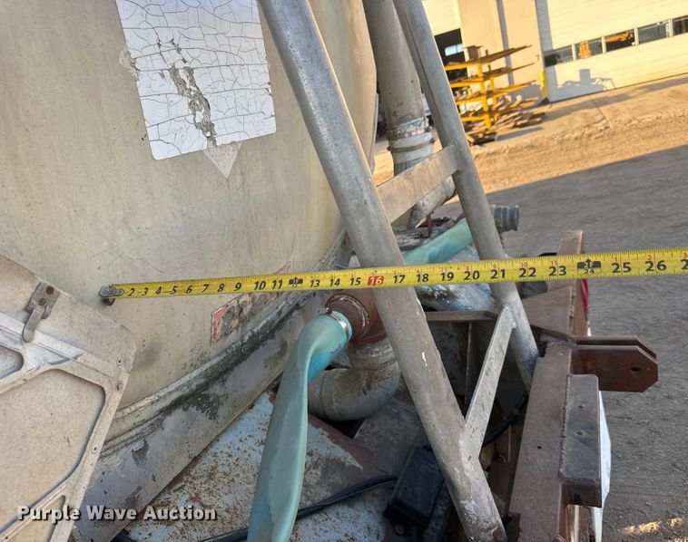 image for item ET1515 1976 Fruehauf tank trailer