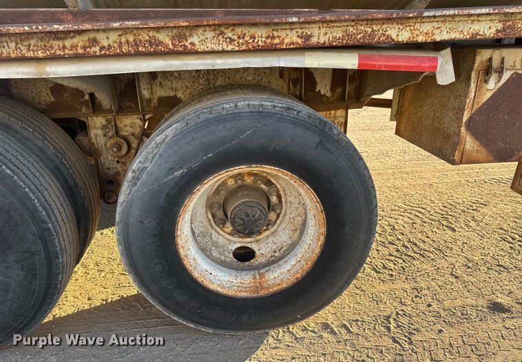 image for item ET1515 1976 Fruehauf tank trailer