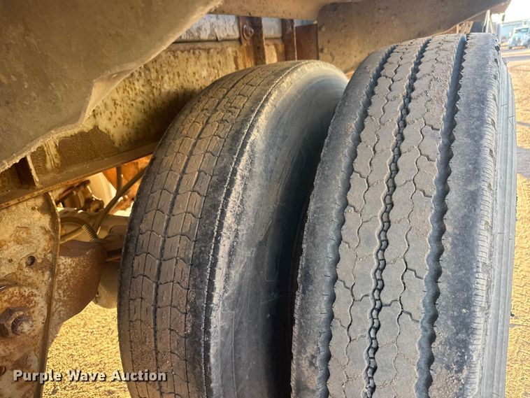 image for item ET1515 1976 Fruehauf tank trailer