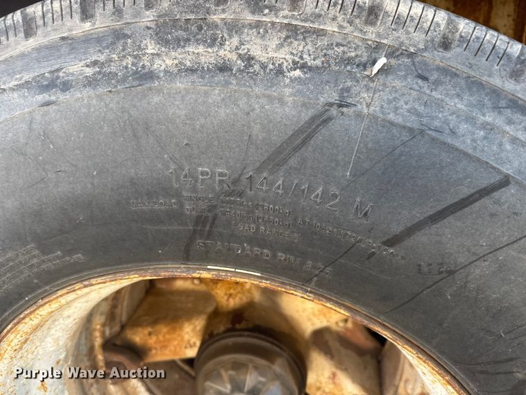 image for item ET1515 1976 Fruehauf tank trailer