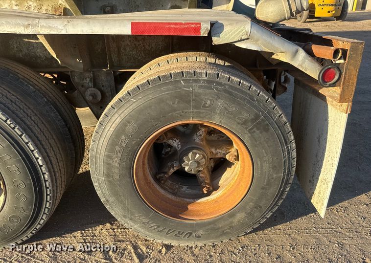 image for item ET1515 1976 Fruehauf tank trailer