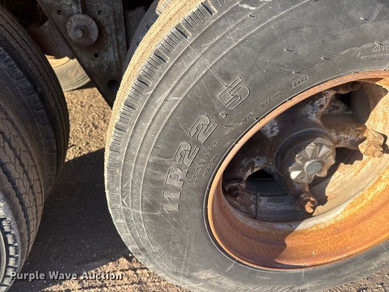 image for item ET1515 1976 Fruehauf tank trailer