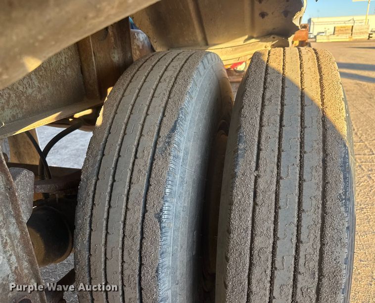 image for item ET1515 1976 Fruehauf tank trailer