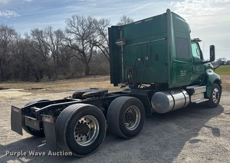 image for item ET1547 2019 International LT625 semi truck