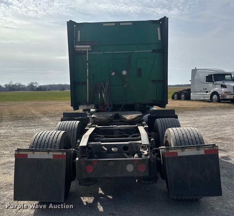 image for item ET1547 2019 International LT625 semi truck