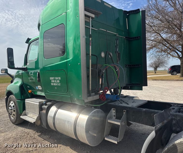 image for item ET1547 2019 International LT625 semi truck