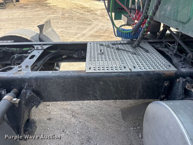 image for item ET1547 2019 International LT625 semi truck