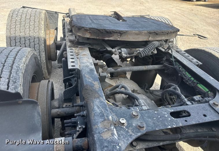 image for item ET1547 2019 International LT625 semi truck