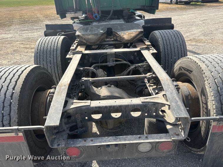 image for item ET1547 2019 International LT625 semi truck