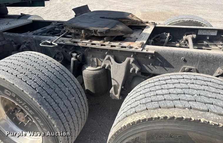 image for item ET1547 2019 International LT625 semi truck