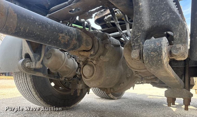 image for item ET1547 2019 International LT625 semi truck