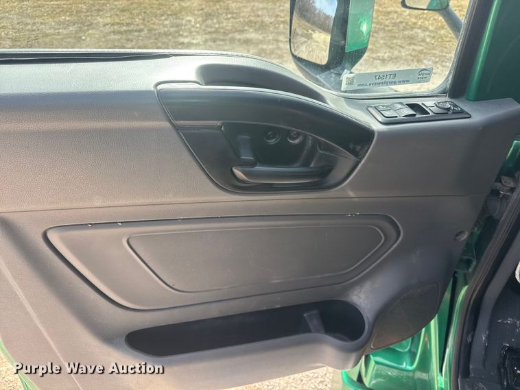 image for item ET1547 2019 International LT625 semi truck