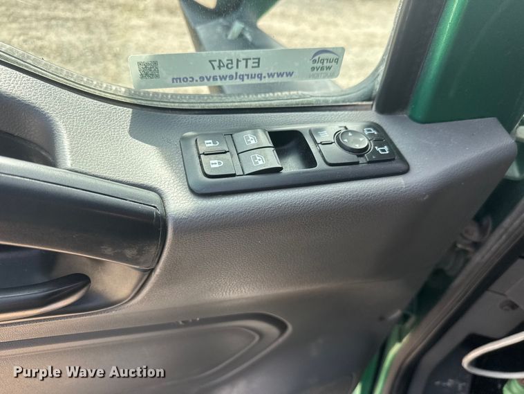 image for item ET1547 2019 International LT625 semi truck