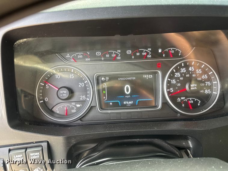 image for item ET1547 2019 International LT625 semi truck