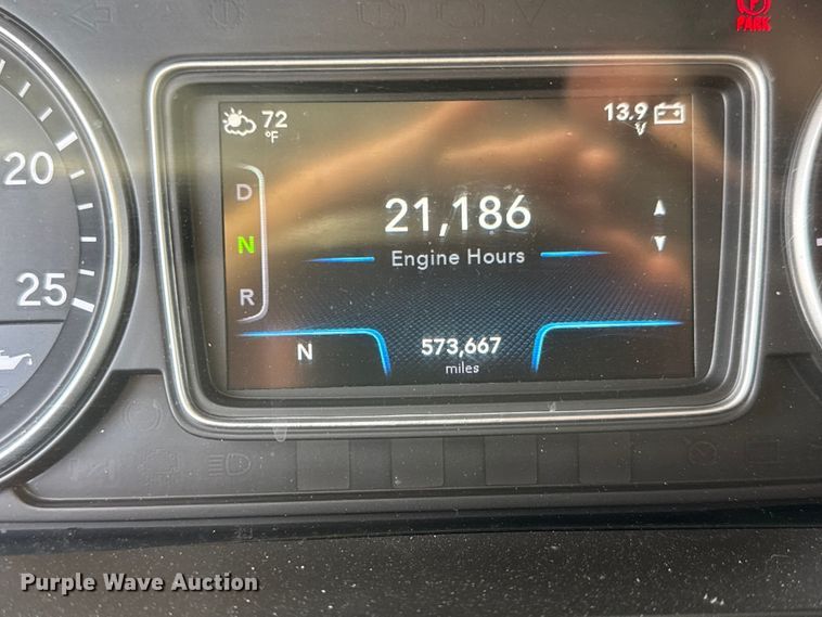 image for item ET1547 2019 International LT625 semi truck