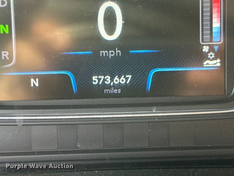 image for item ET1547 2019 International LT625 semi truck