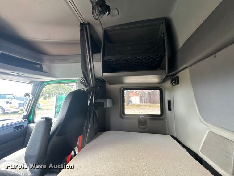 image for item ET1547 2019 International LT625 semi truck