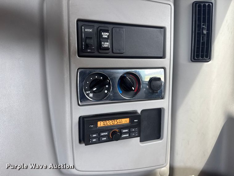 image for item ET1547 2019 International LT625 semi truck