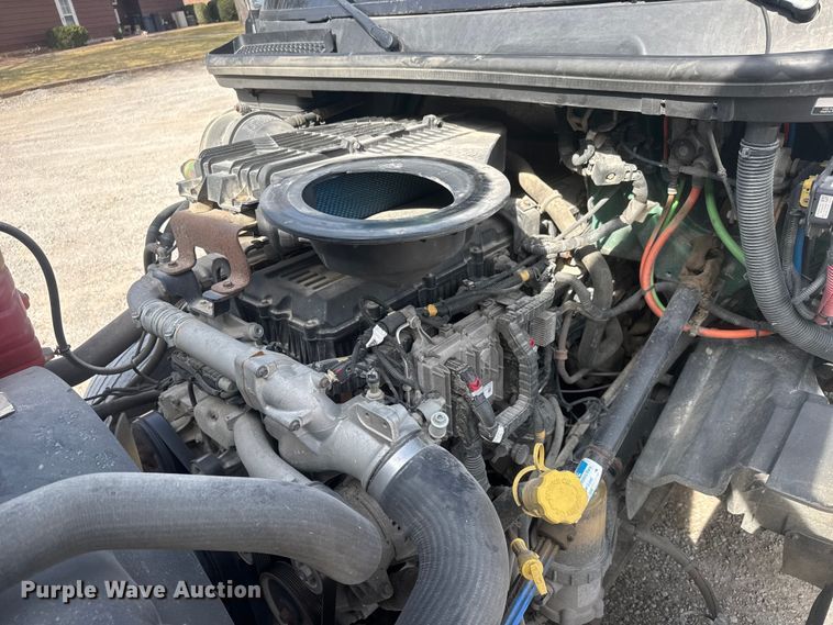 image for item ET1547 2019 International LT625 semi truck