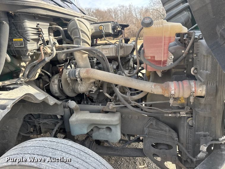 image for item ET1547 2019 International LT625 semi truck