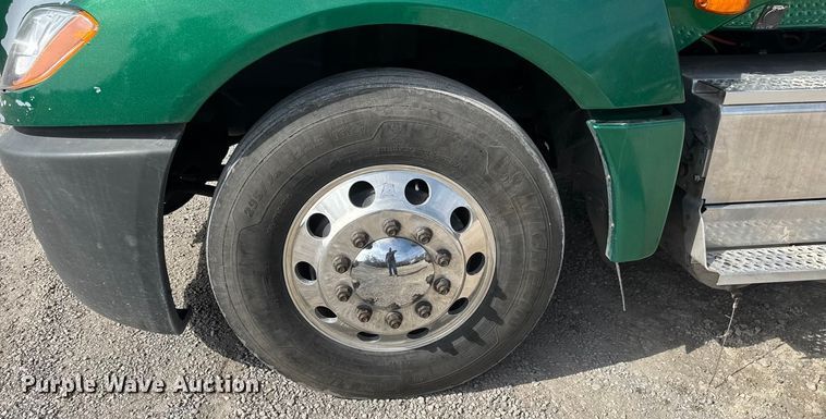 image for item ET1547 2019 International LT625 semi truck