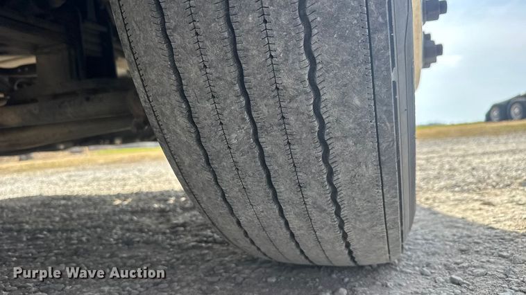 image for item ET1547 2019 International LT625 semi truck