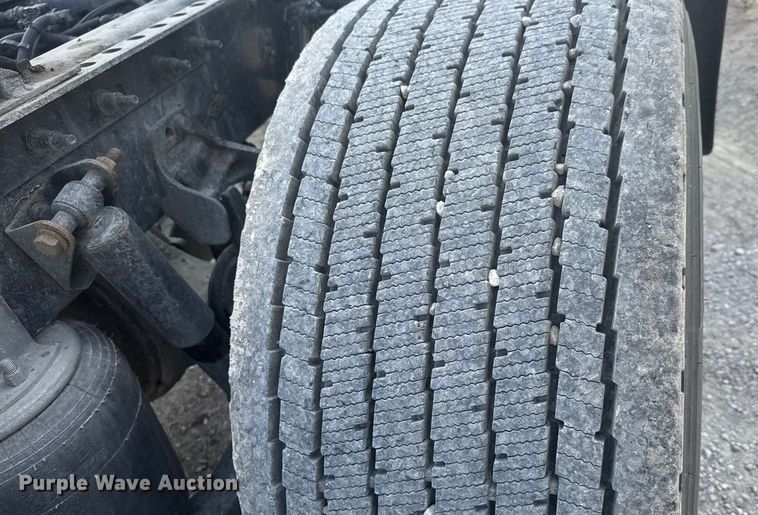 image for item ET1547 2019 International LT625 semi truck