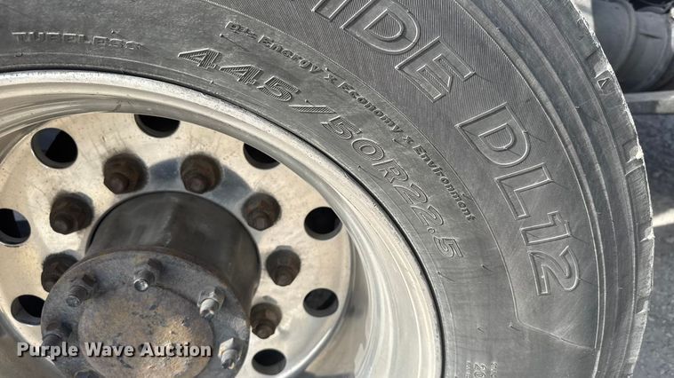 image for item ET1547 2019 International LT625 semi truck