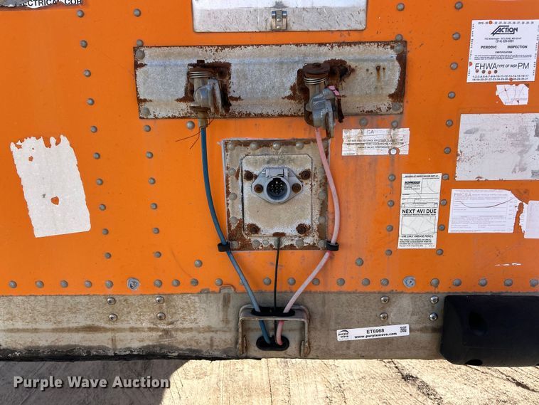 image for item ET6968 2005 Wabash dry van trailer